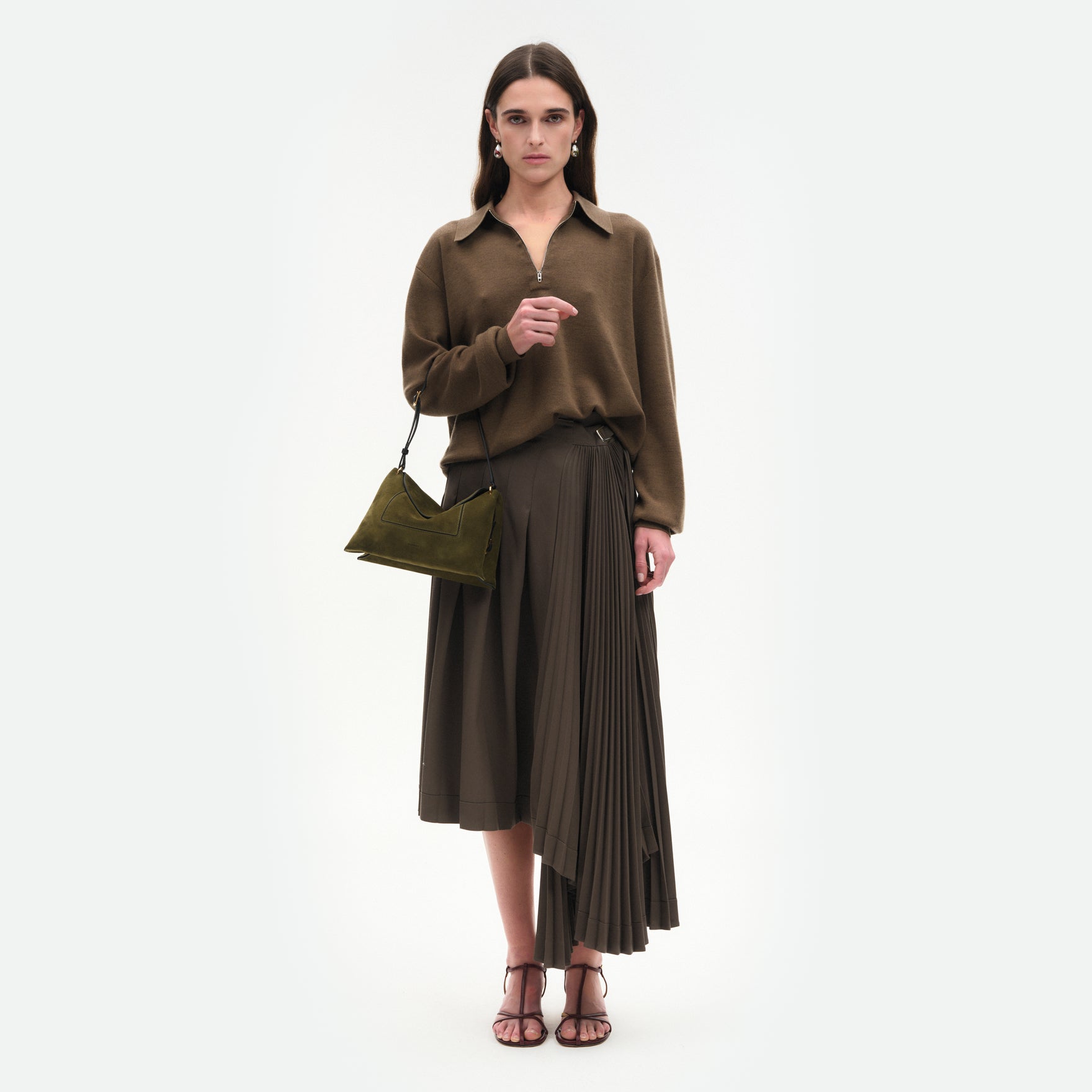 Wandler Penelope Slouch Bag in the color Orion Crust deep dark blue, made from calf leather with golden hardware and adjustable slim strap, pictured on model, worn on the forearm