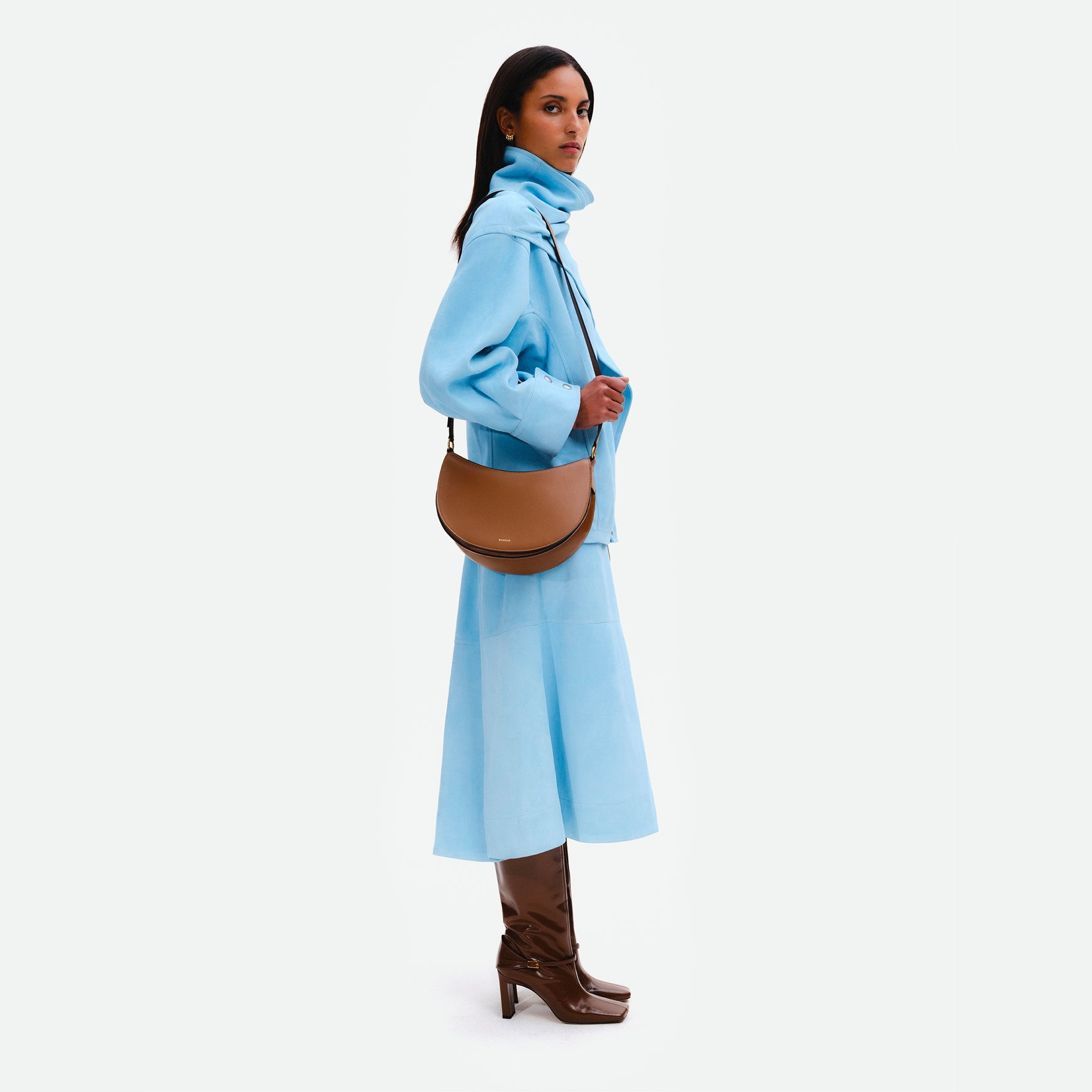 Wandler Kate Bag Big in the color Saddle, made from Italian calf leather with golden hardware and adjustable shoulder strap, pictured being worn on the shoulder by model.